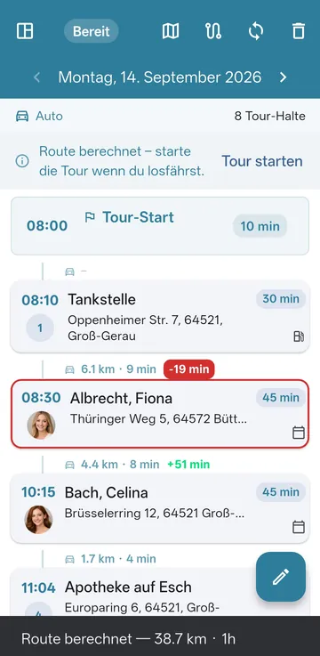 Tourplanung: berechnete Route mit Halten, Fahrzeit und Distanz zwischen den Besuchen, Zeitpuffer und Gesamtstrecke